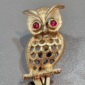Avon Gold Tone Owl Brooch with Red Rhinestone Eyes
